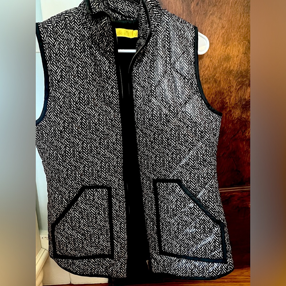 Black‎ & White Herringbone Quilted Puffer Vest Size Small